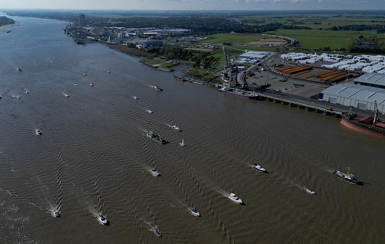 Schiff- und Bootsparade auf der Weser stoppt in Brake